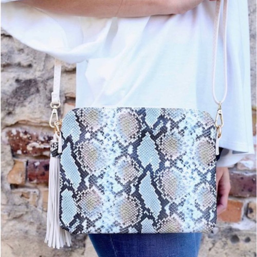 Carol Clutch-Crossbody